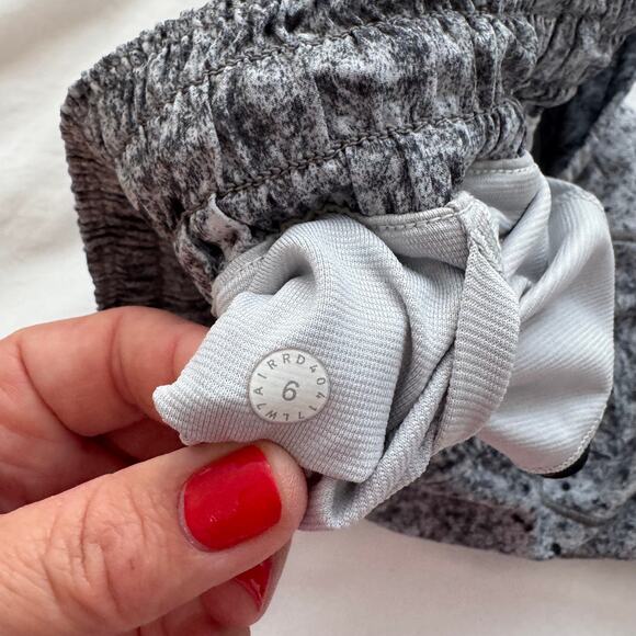 Lululemon Speed Up Shorts 2.5" Gray Speckled Running Athletic Shorts Size 6 - Picture 4 of 7